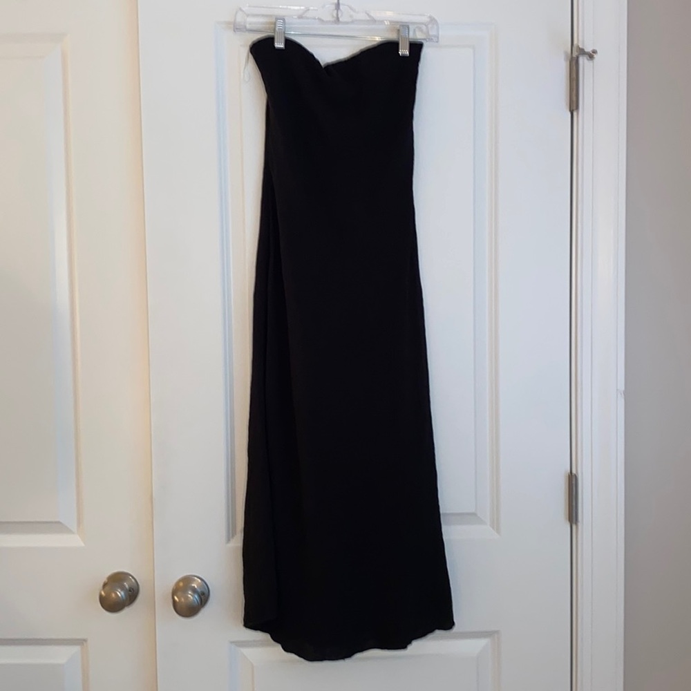 Strapless flowy midi dress